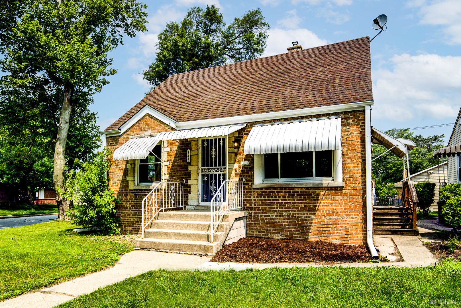446 Warren Street Calumet City, IL 60409 - Photo 1 of 20 front view of a house with a yard