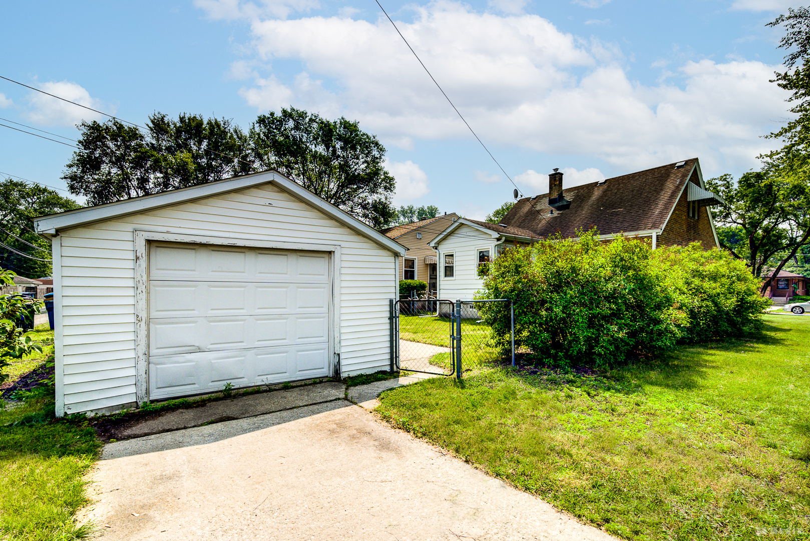 446 Warren Street Calumet City, IL 60409 - Photo 19 of 20 a view of a garage of the house