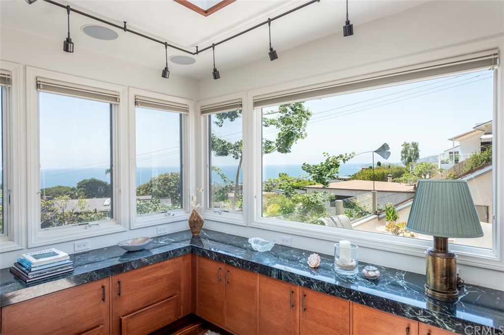 2025 Crestview Drive Laguna Beach, CA 92651 - Photo 21 of 27