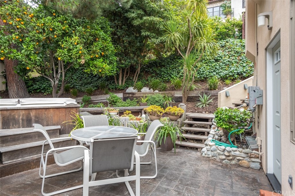 2025 Crestview Drive Laguna Beach, CA 92651 - Photo 23 of 27