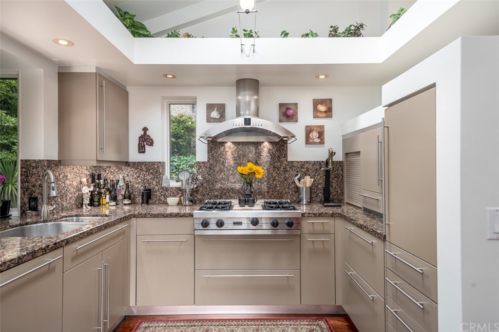 2025 Crestview Drive Laguna Beach, CA 92651 - Photo 9 of 27