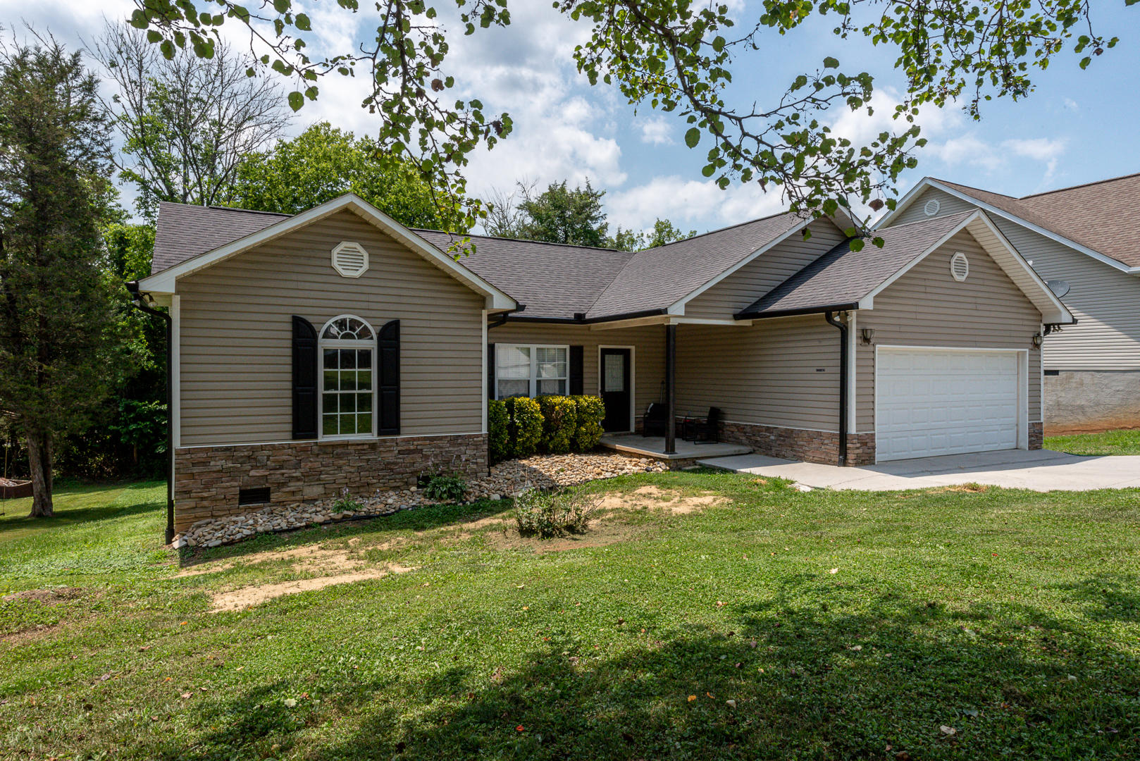 134 Flagstone Way Clinton, TN 37716 - Photo 1 of 26 DSC_8556