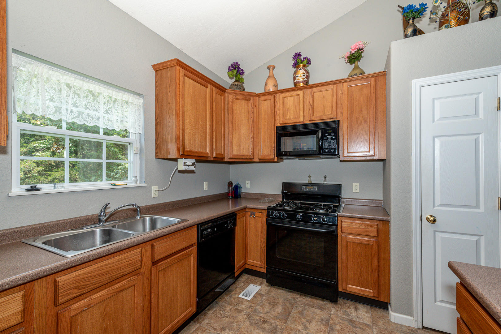 134 Flagstone Way Clinton, TN 37716 - Photo 14 of 26 DSC_8530