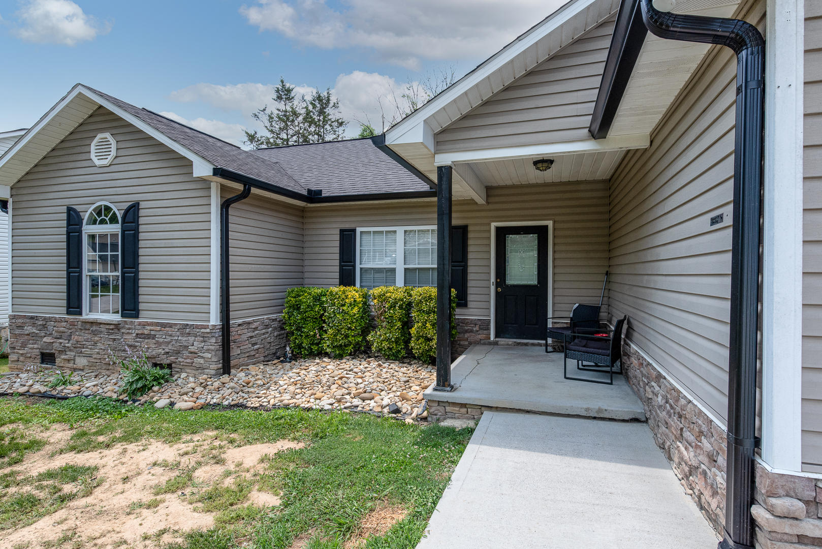 134 Flagstone Way Clinton, TN 37716 - Photo 3 of 26 DSC_8513-Edit