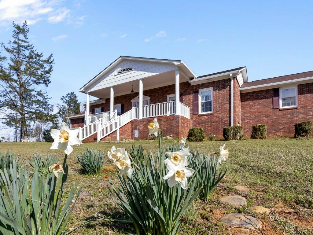 445 Bishop Road Union, SC 29379 - Photo 5 of 41