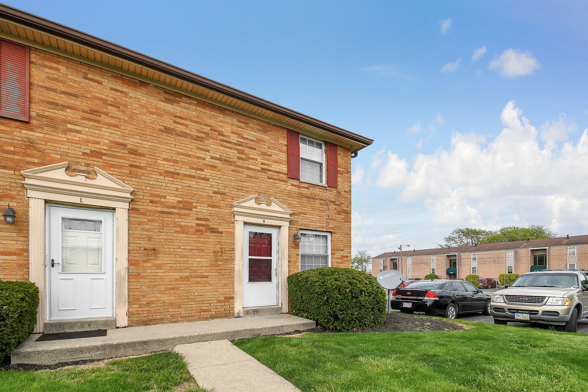 5696 Beechcroft Road, Unit M Columbus, OH 43229 - Photo 4 of 27 3-web-or-mls-5696-beechcroft-rd-m