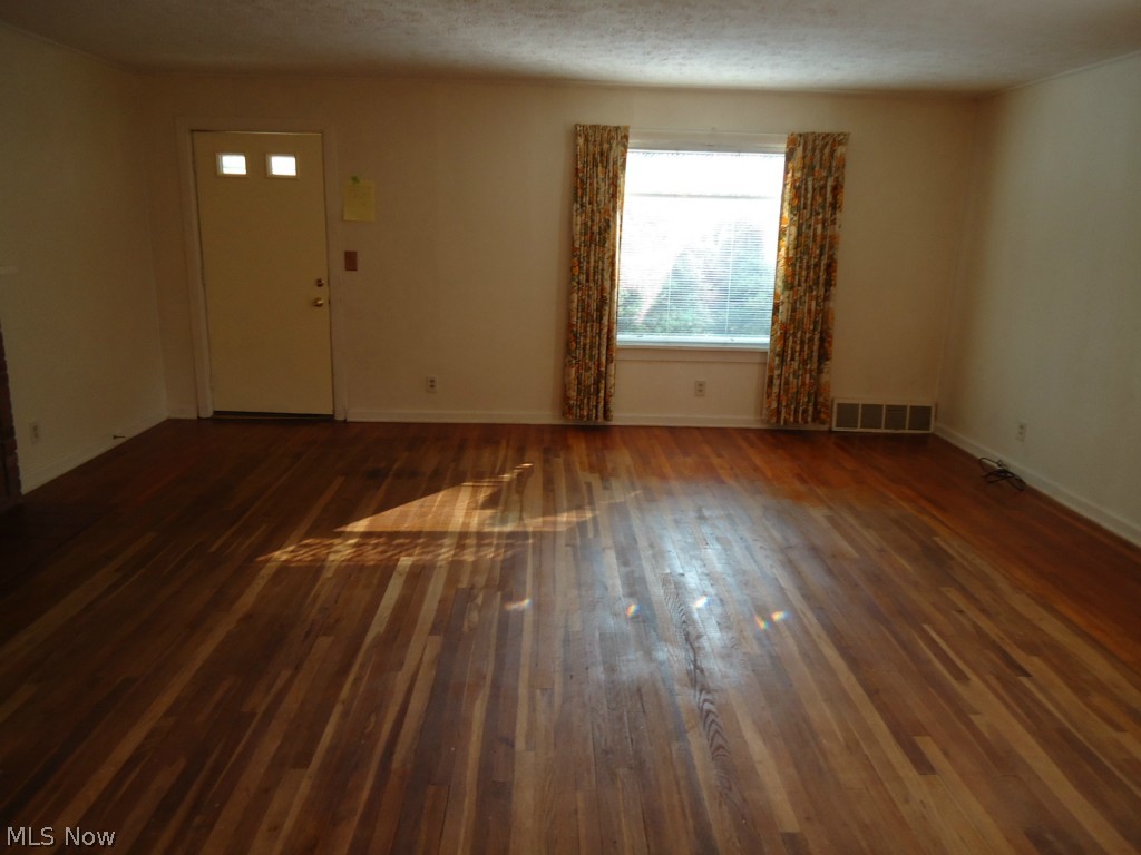 9173 Valley View Road Macedonia, OH 44056 - Photo 3 of 25