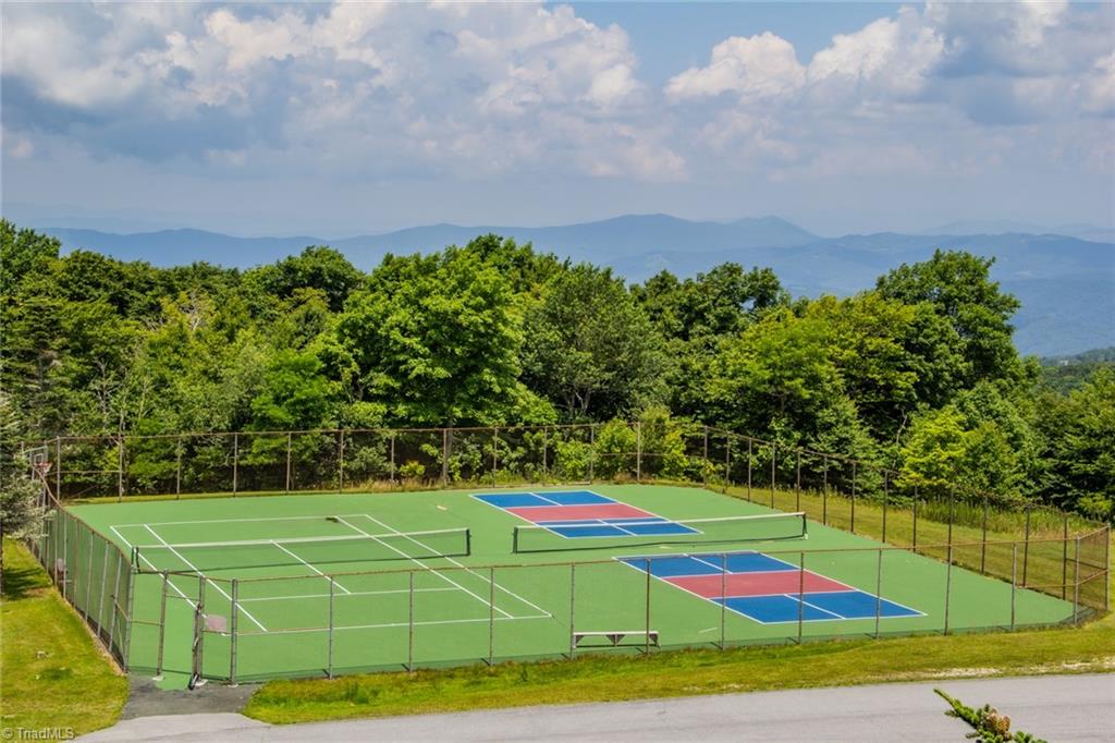 301 Pinnacle Inn Road, Unit 3302 Beech Mountain, NC 28604 - Photo 26 of 44 Pickleball & Tennis Court at Pinnacle Inn