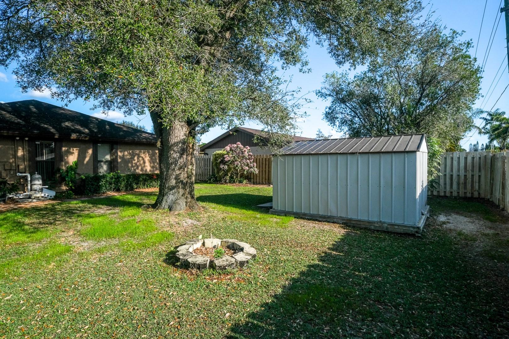 1487 Red Pine Trail Wellington, FL 33414 - Photo 33 of 40 043_XT3F0045