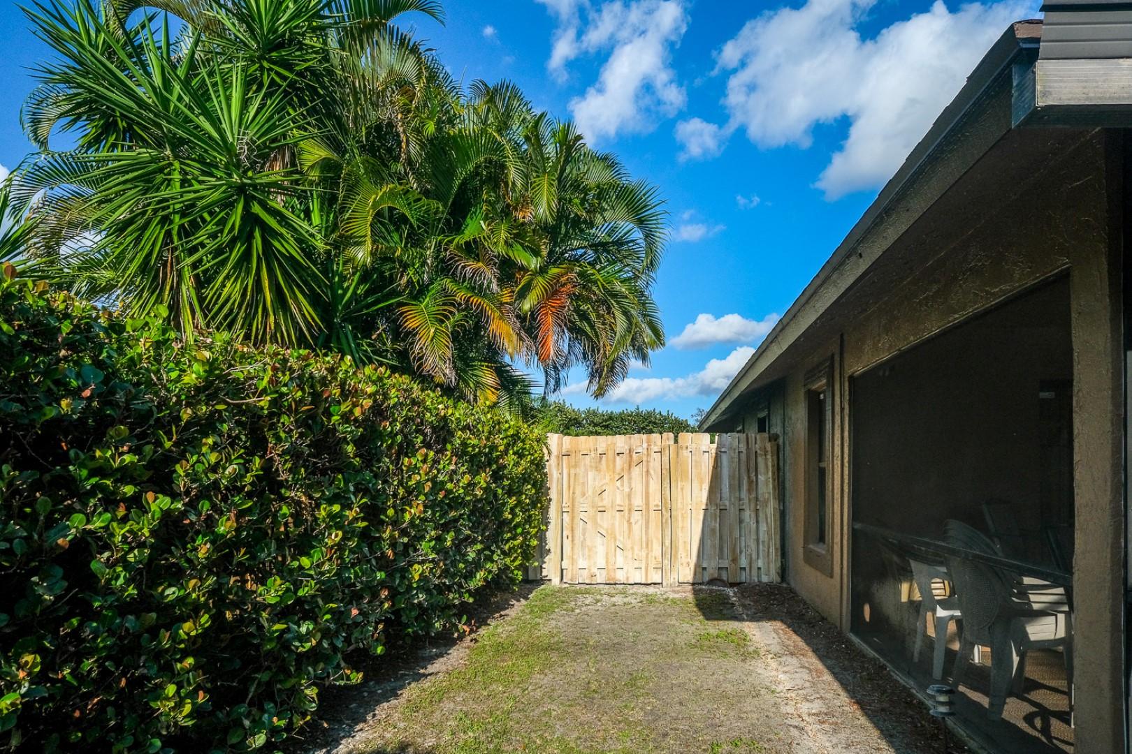 1487 Red Pine Trail Wellington, FL 33414 - Photo 35 of 40 047_XT3F0050