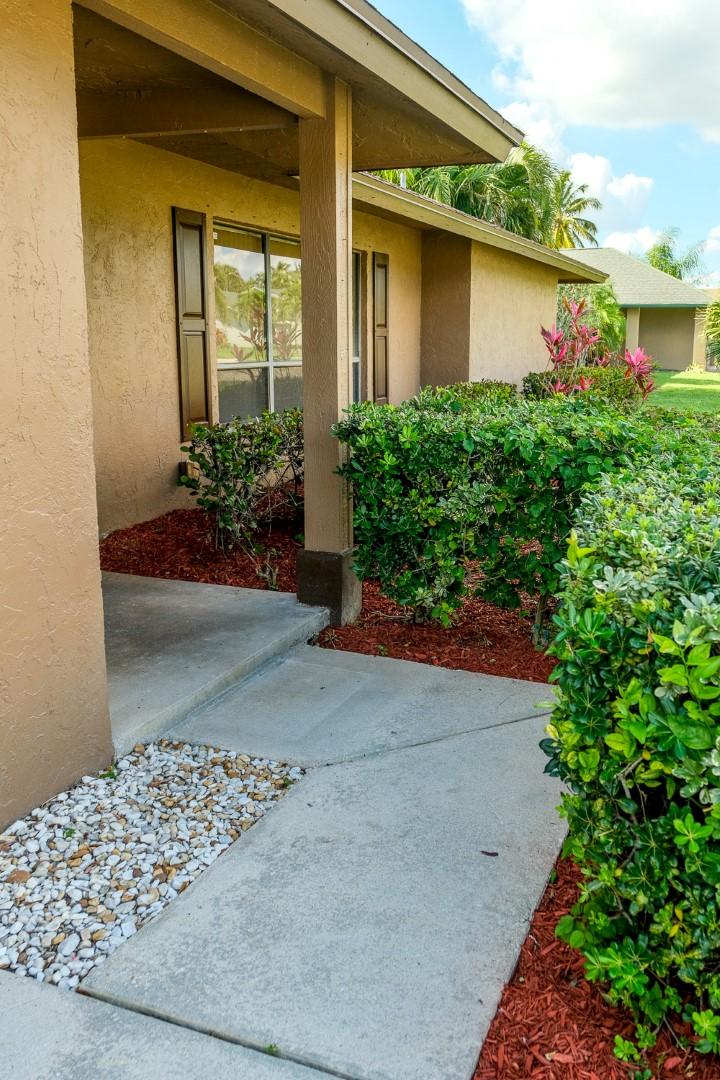 1487 Red Pine Trail Wellington, FL 33414 - Photo 4 of 40 004_XT3F9966