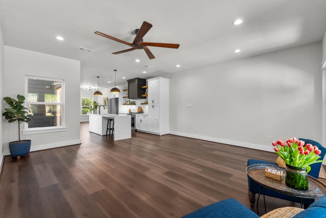 125 4th Street San Leon, TX 77539 - Photo 7 of 41