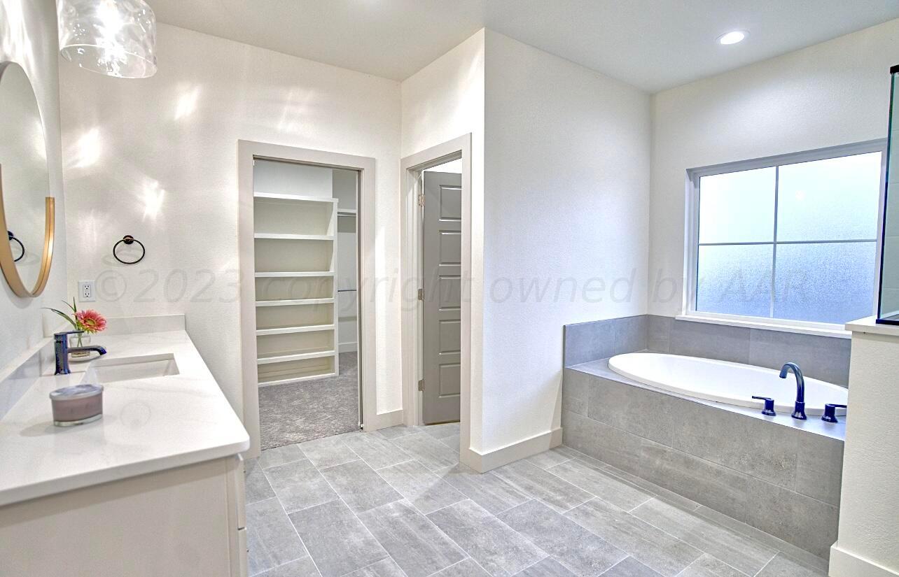 4100 Wildcat Springs Road Amarillo, TX 79119 - Photo 20 of 38 Master Bath