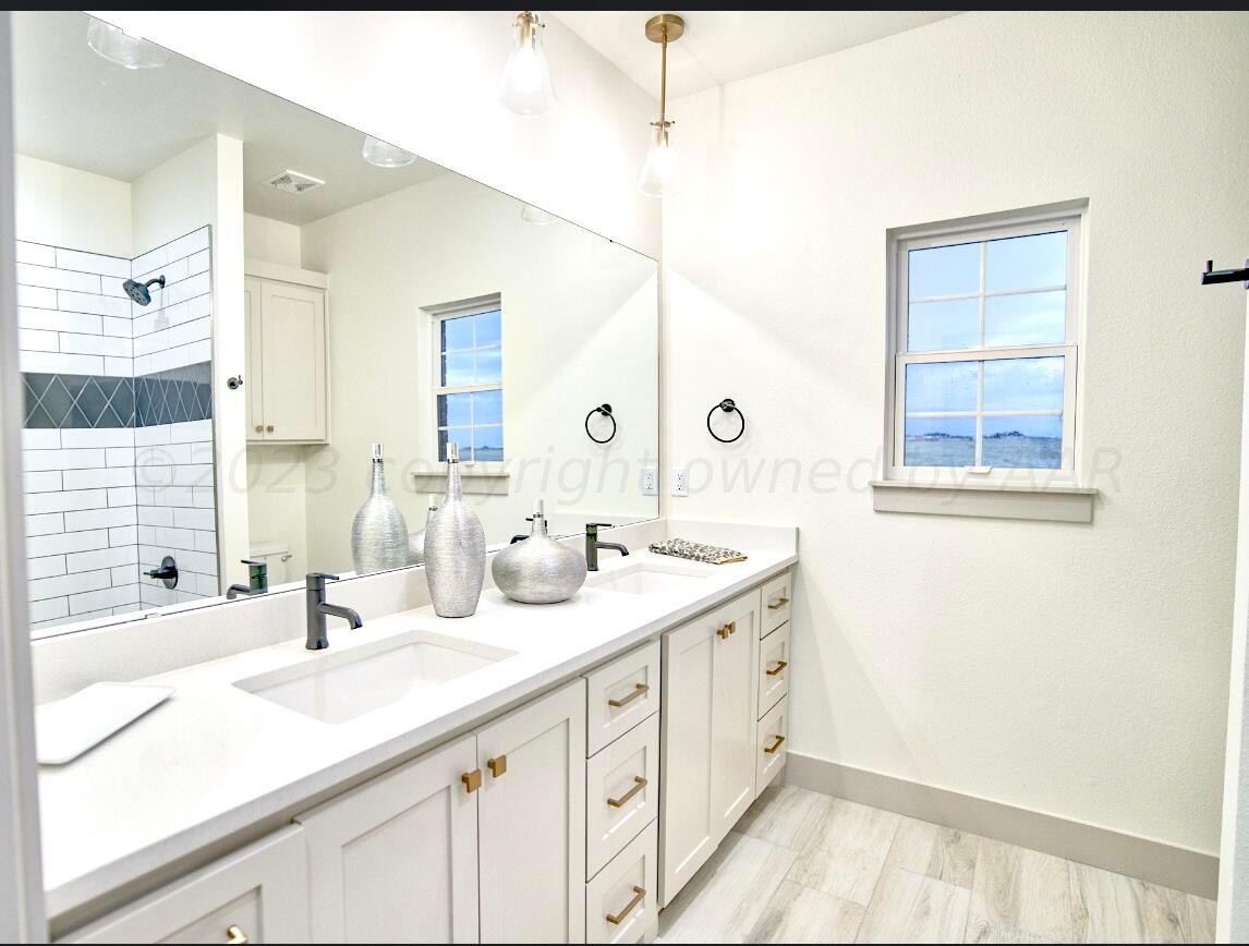 4100 Wildcat Springs Road Amarillo, TX 79119 - Photo 28 of 38 Guest Bath