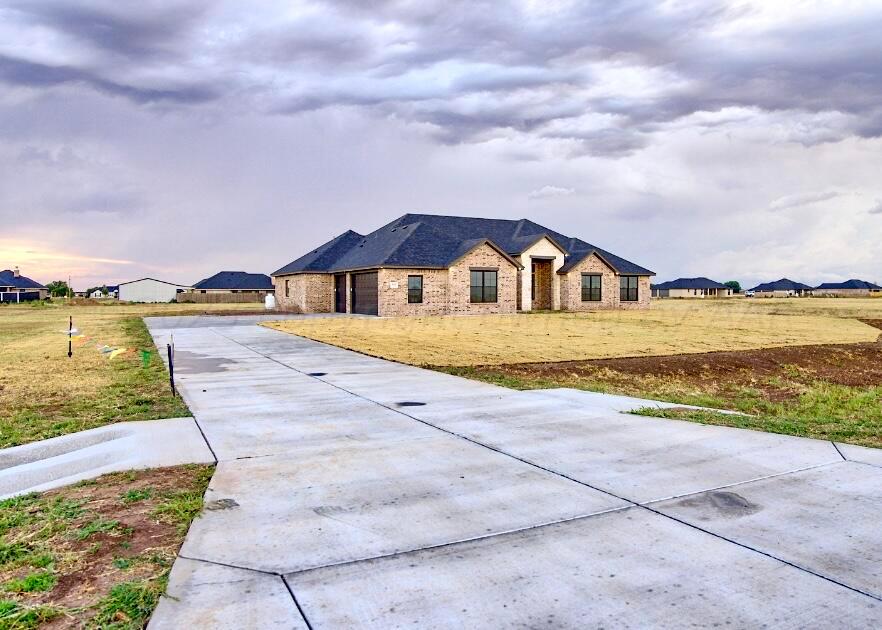 4100 Wildcat Springs Road Amarillo, TX 79119 - Photo 35 of 38 Front Driveway View