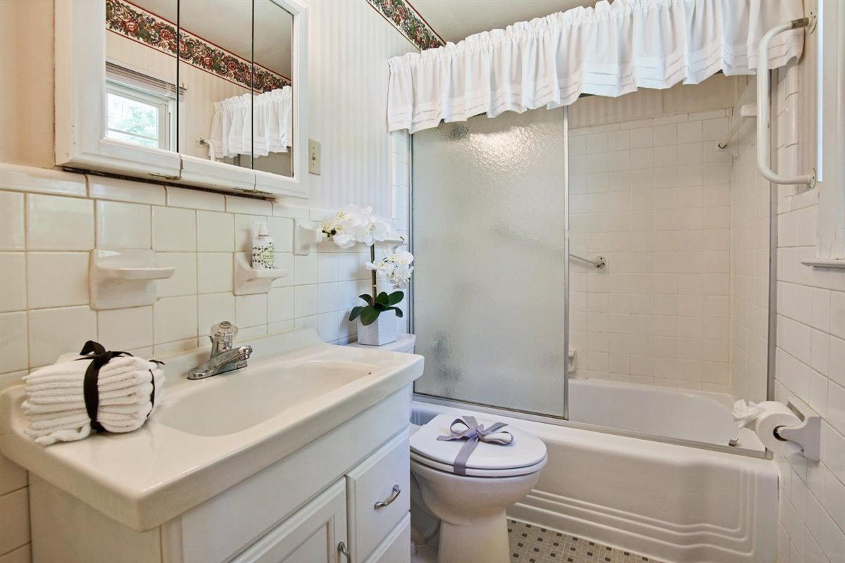 1204 Kingston Ridge Road Cary, NC 27511 - Photo 18 of 28 Master Bath