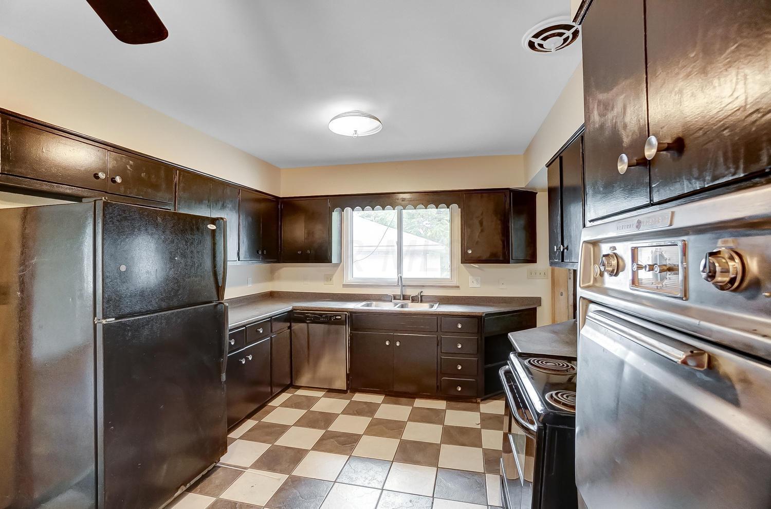 224 South Chesterfield Road Columbus, OH 43209 - Photo 12 of 38