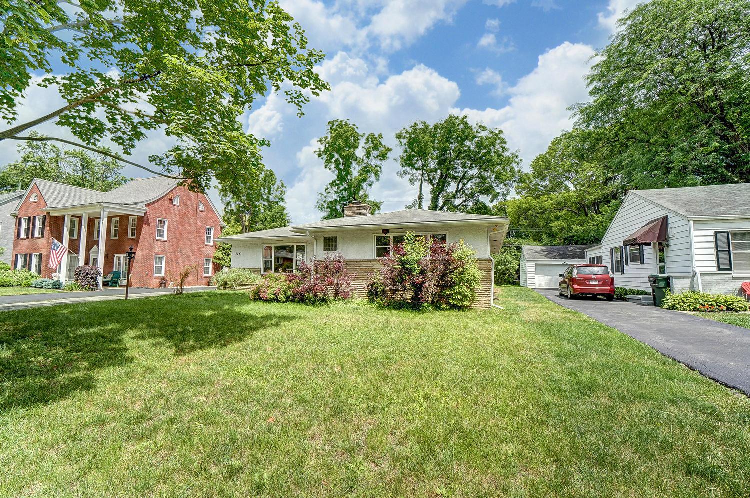 224 South Chesterfield Road Columbus, OH 43209 - Photo 2 of 38