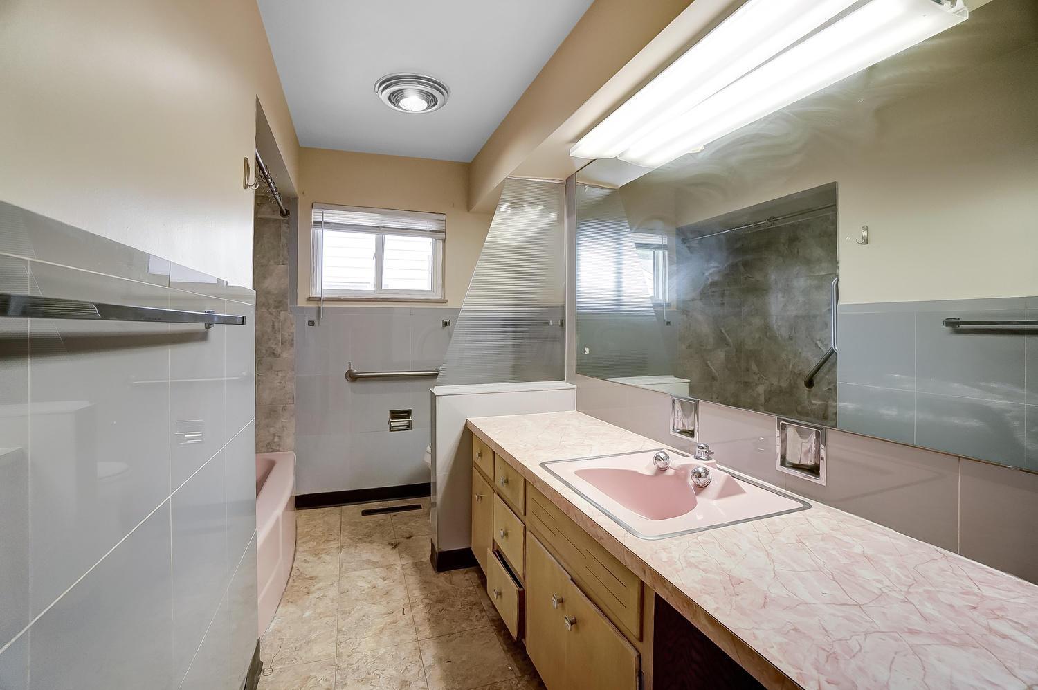224 South Chesterfield Road Columbus, OH 43209 - Photo 23 of 38