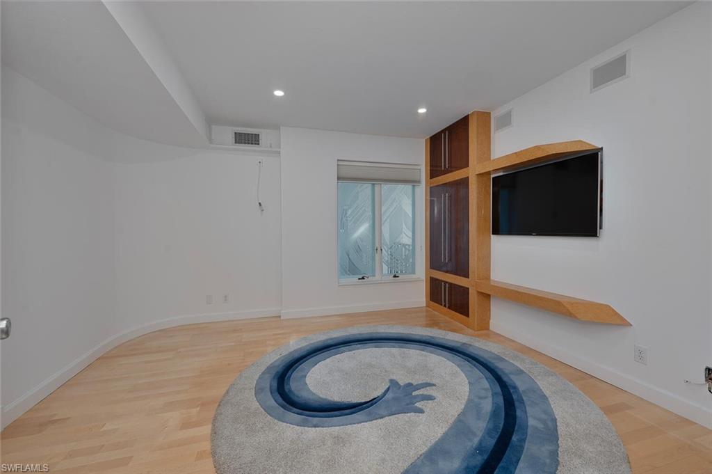 107 Clubhouse Drive, Unit 258 Naples, FL 34105 - Photo 21 of 34