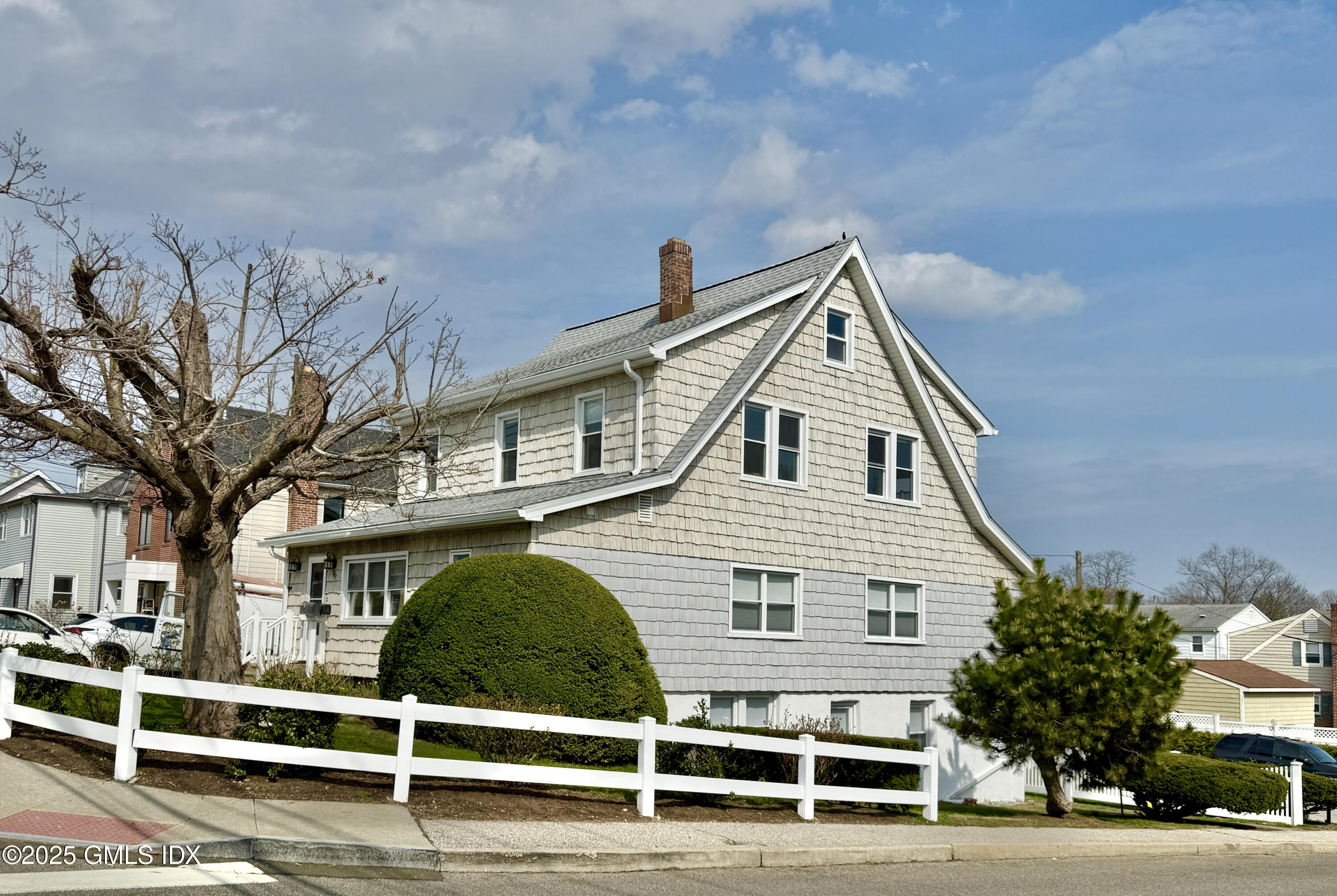 237 Hamilton Avenue, Unit 2 Greenwich, CT 06830 - Photo 2 of 20 a house view with a outdoor space