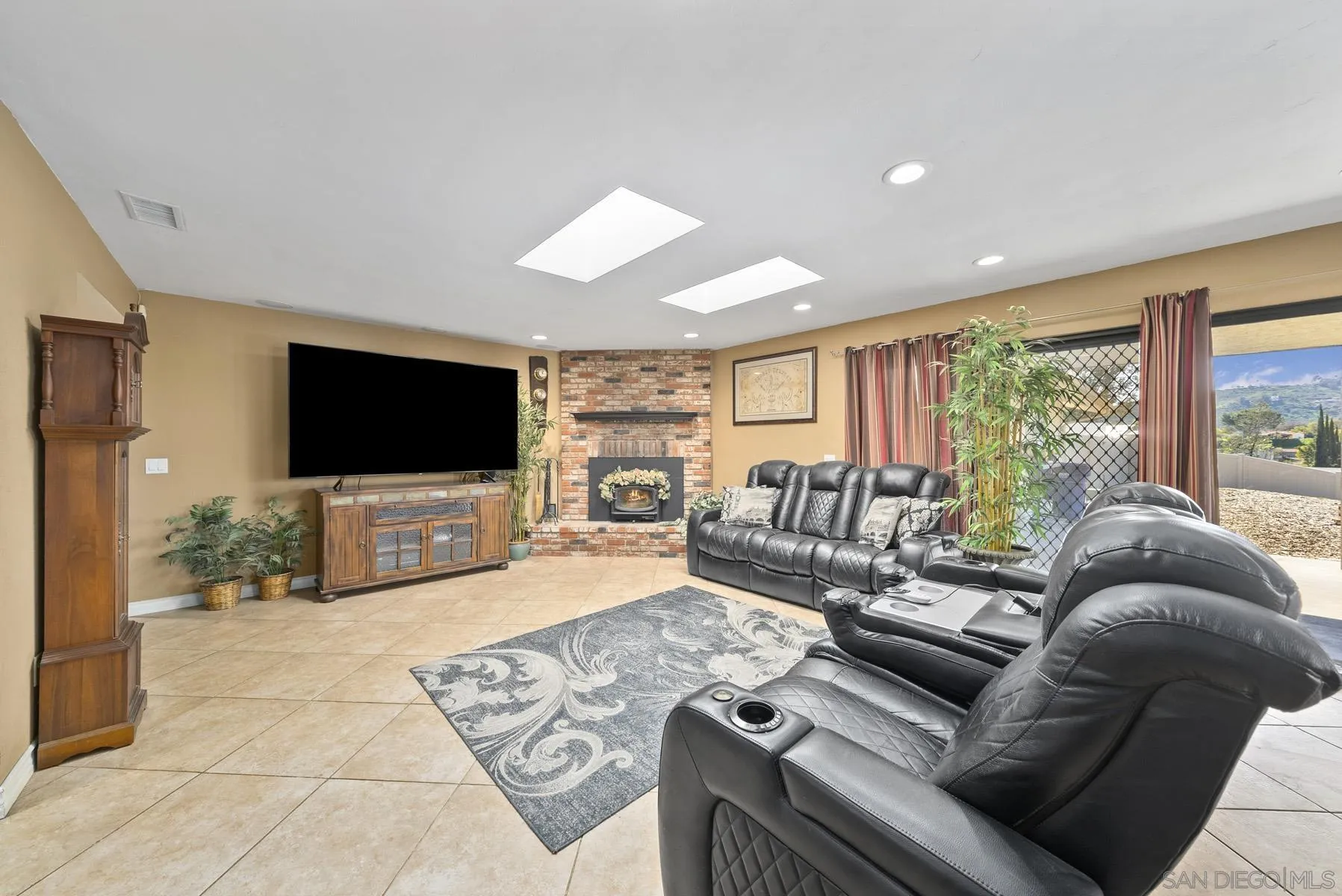 12110 Gay Rio Way Lakeside, CA 92040 - Photo 3 of 40 Gallery Image 3