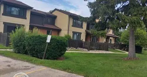 $250,000 | 5278 Somerset Lane South, Greenfield, WI 53221