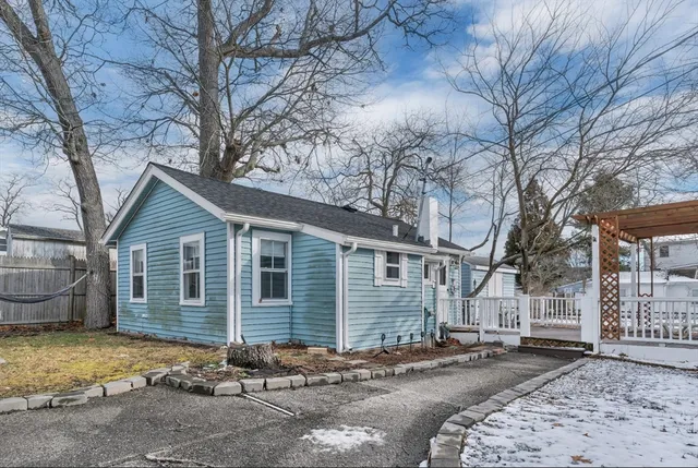 $329,900 | 10 R Barnes Street, Wareham, MA 02571