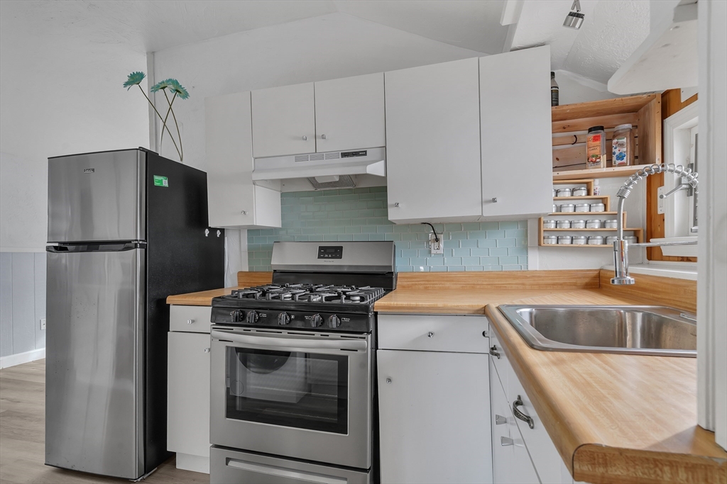 10 R Barnes Street Wareham, MA 02571 - Photo 3 of 21