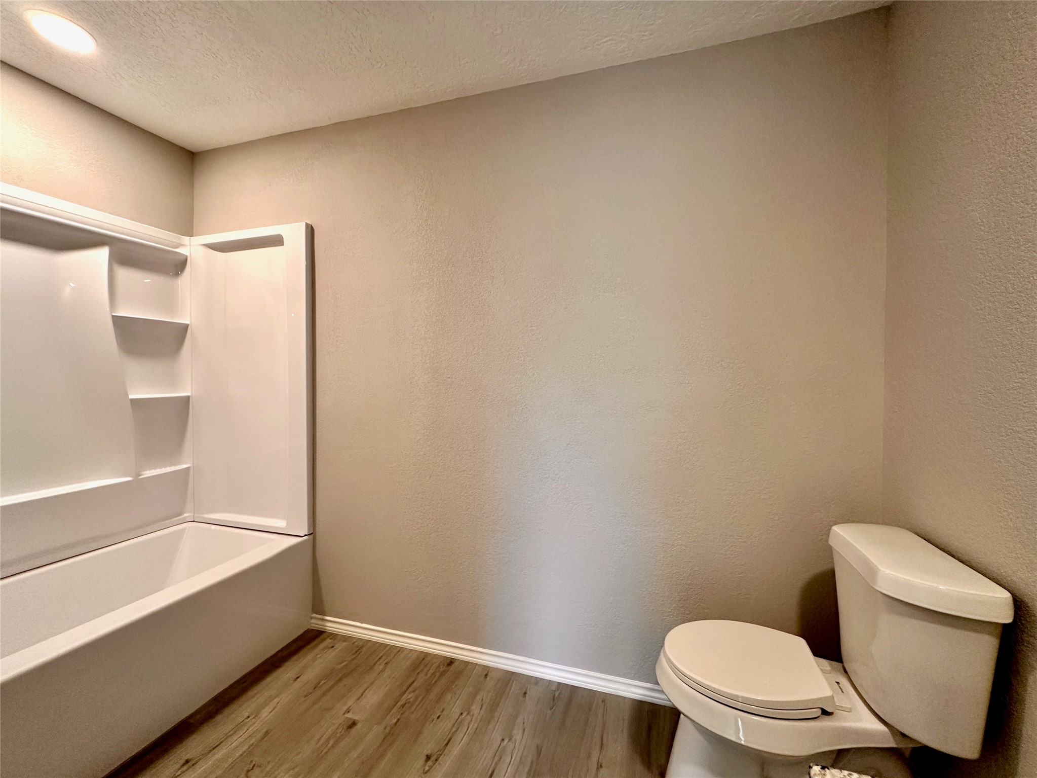 15134 Alkay Street Houston, TX 77053 - Photo 19 of 25 a bathroom with a toilet and a bathtub