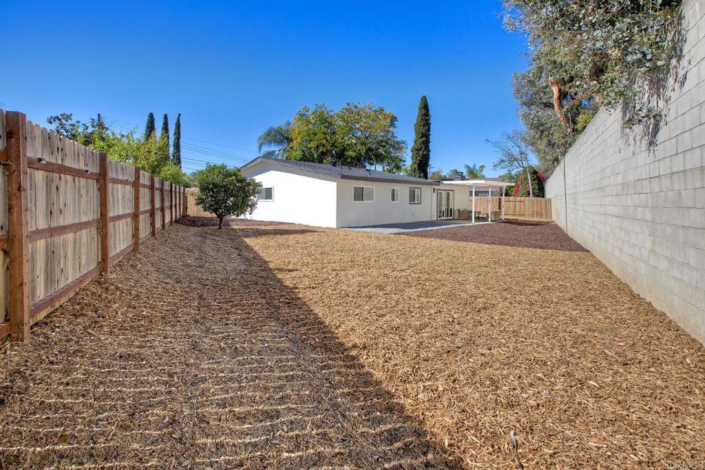 728 Hackberry Place Fallbrook, CA 92028 - Photo 20 of 23 a view of a back yard of a house