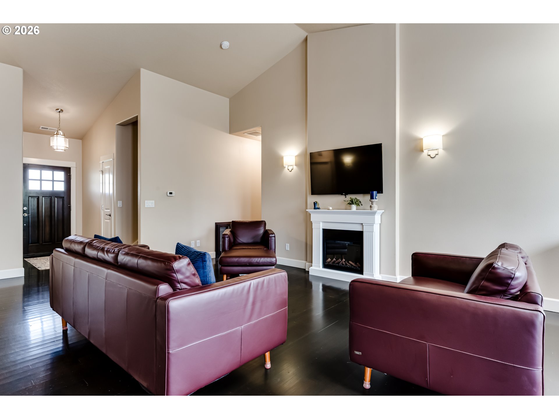 4452 Wendover Street Eugene, OR 97404 - Photo 2 of 29 Living Room