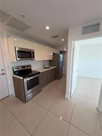 $1,900 | 829 Southwest 18th Avenue, Unit 311, Miami, FL 33135