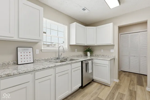 $285,000 | 6522 Hazelhatch Drive, Indianapolis, IN 46268