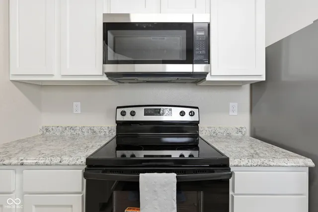 $285,000 | 6522 Hazelhatch Drive, Indianapolis, IN 46268