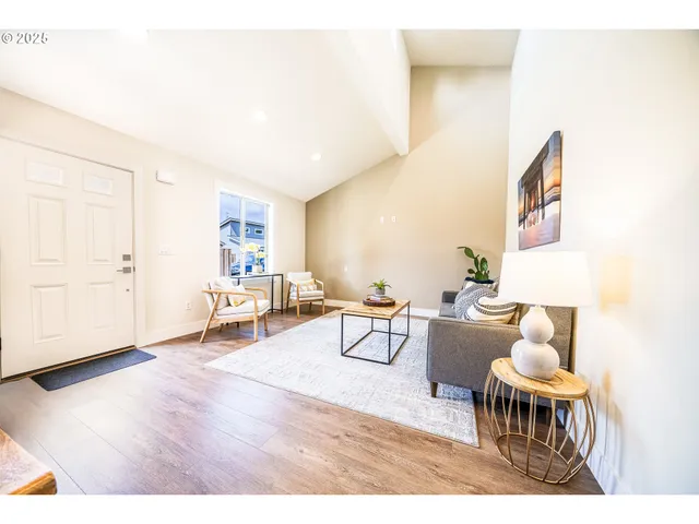 $424,975 | 12252 Meadowlawn Drive, Oregon City, OR 97045