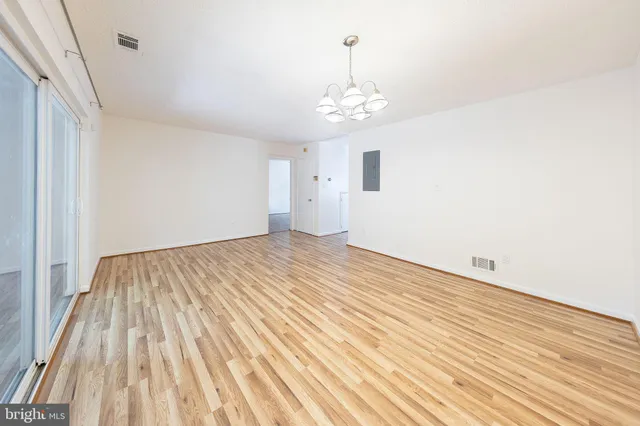 $3,250 | 2232 Southgate Square, Reston, VA 20191