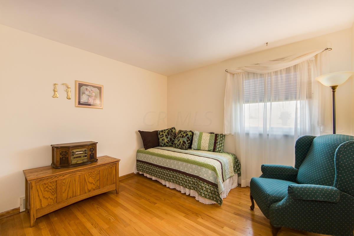 1026 Doherty Road Columbus, OH 43228 - Photo 10 of 33 Gallery Image 10