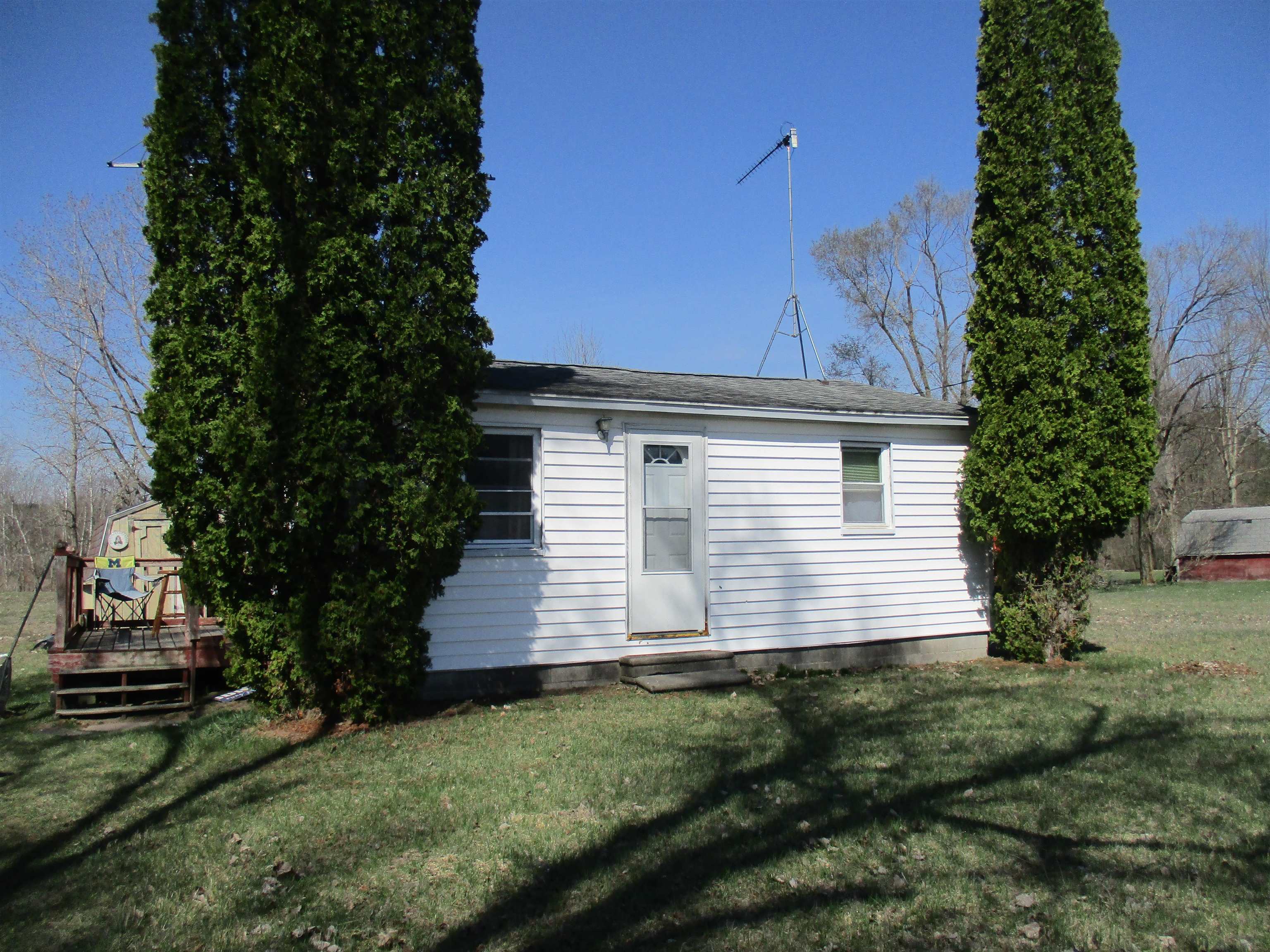 885-891 North Warner Road Sumner, MI 48889 - Photo 1 of 14 Gallery Image 1