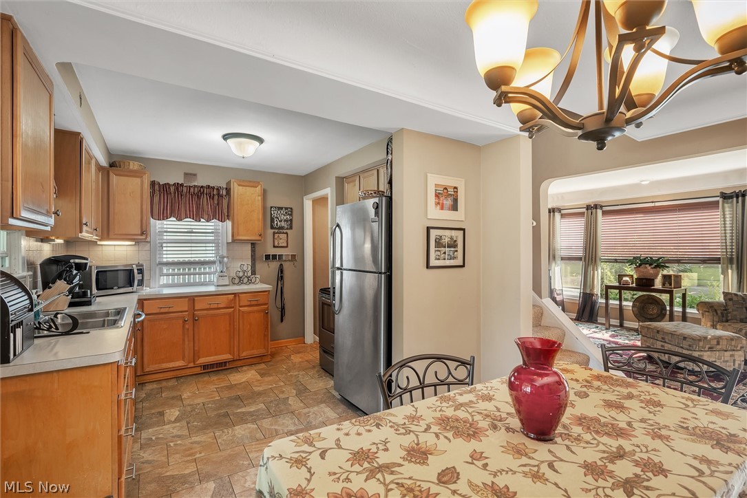 998 Learidge Road Cleveland, OH 44124 - Photo 6 of 20