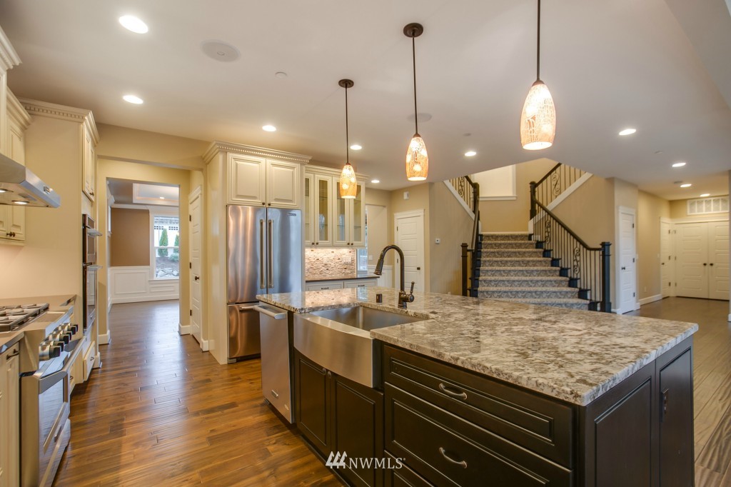5516 Northeast 23rd Street Renton, WA 98059 - Photo 9 of 25