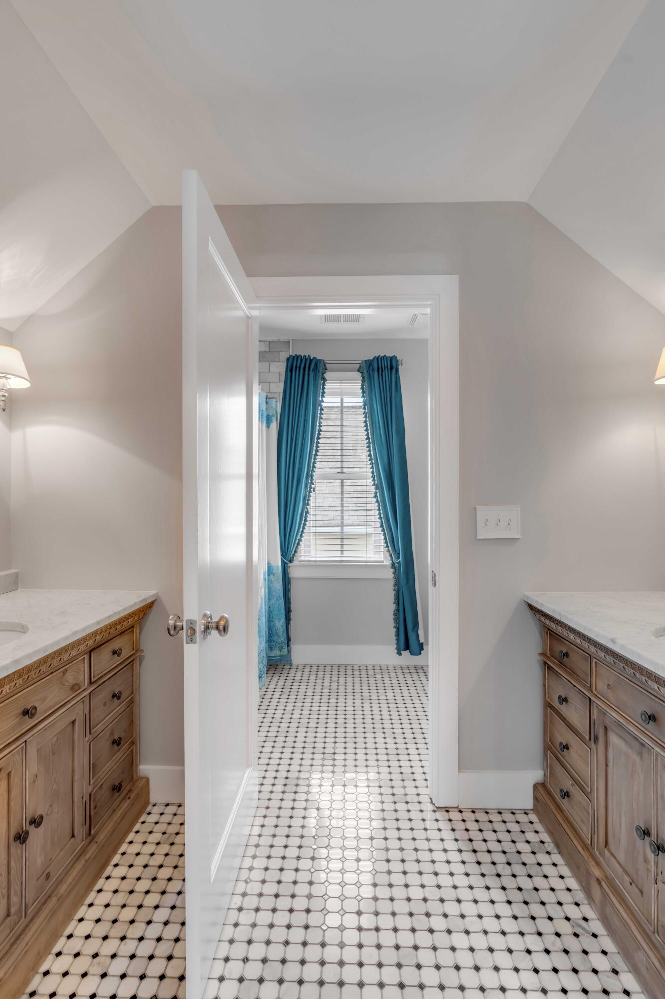 187 Ponsbury Road Mount Pleasant, SC 29464 - Photo 39 of 63 Bathroom 3rd Floor