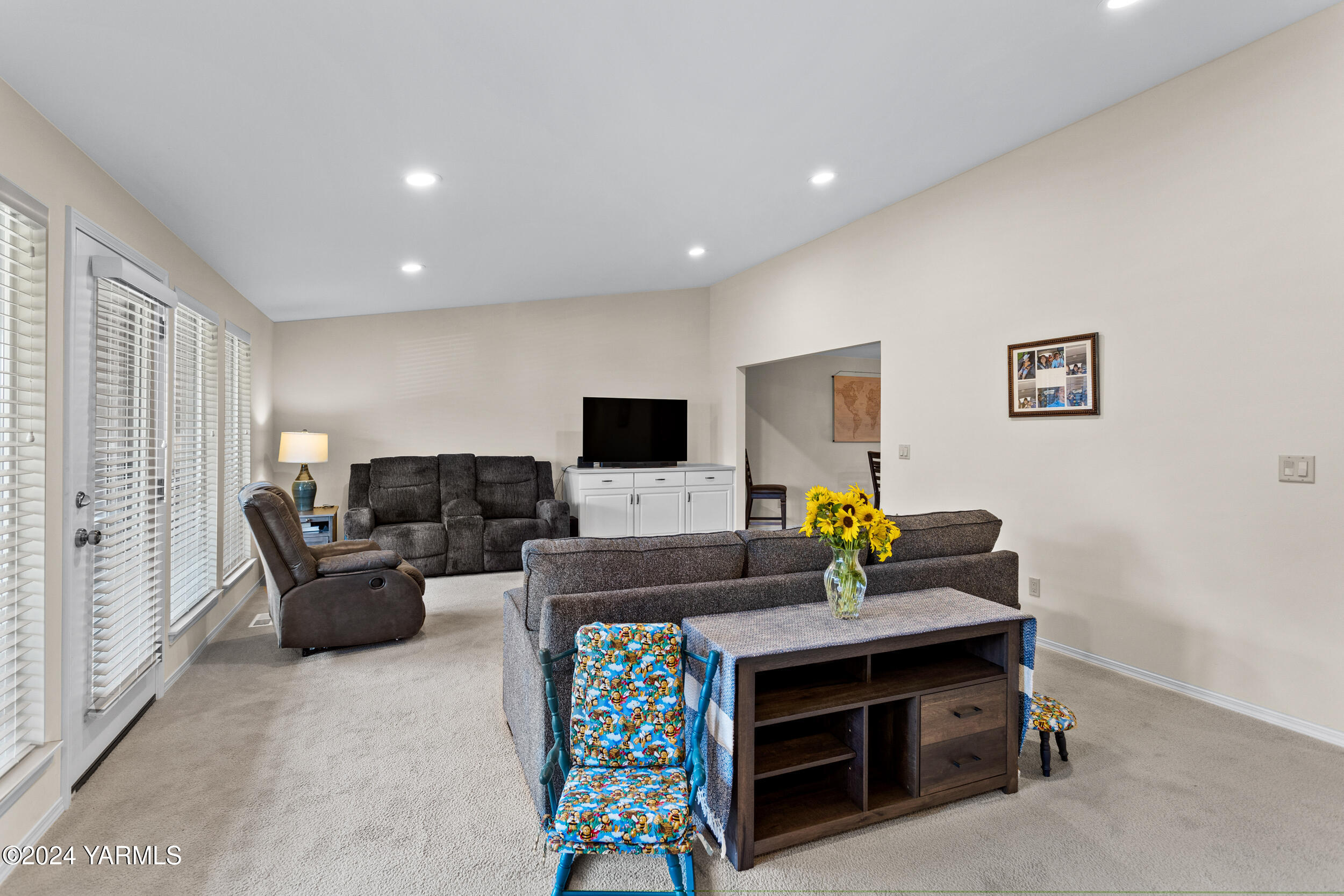 5 Burning Tree Drive Yakima, WA 98902 - Photo 10 of 36 Spacious Living Room
