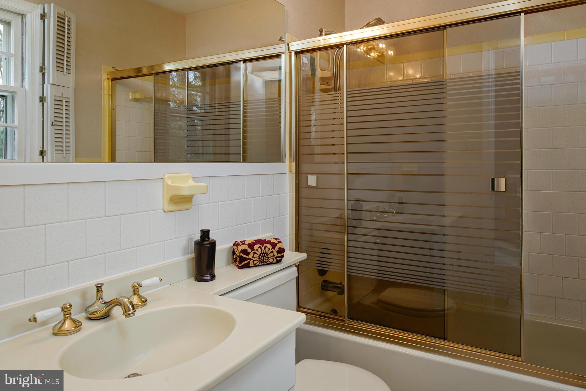 822 Springvale Road Great Falls, VA 22066 - Photo 12 of 28 Bath (Master)