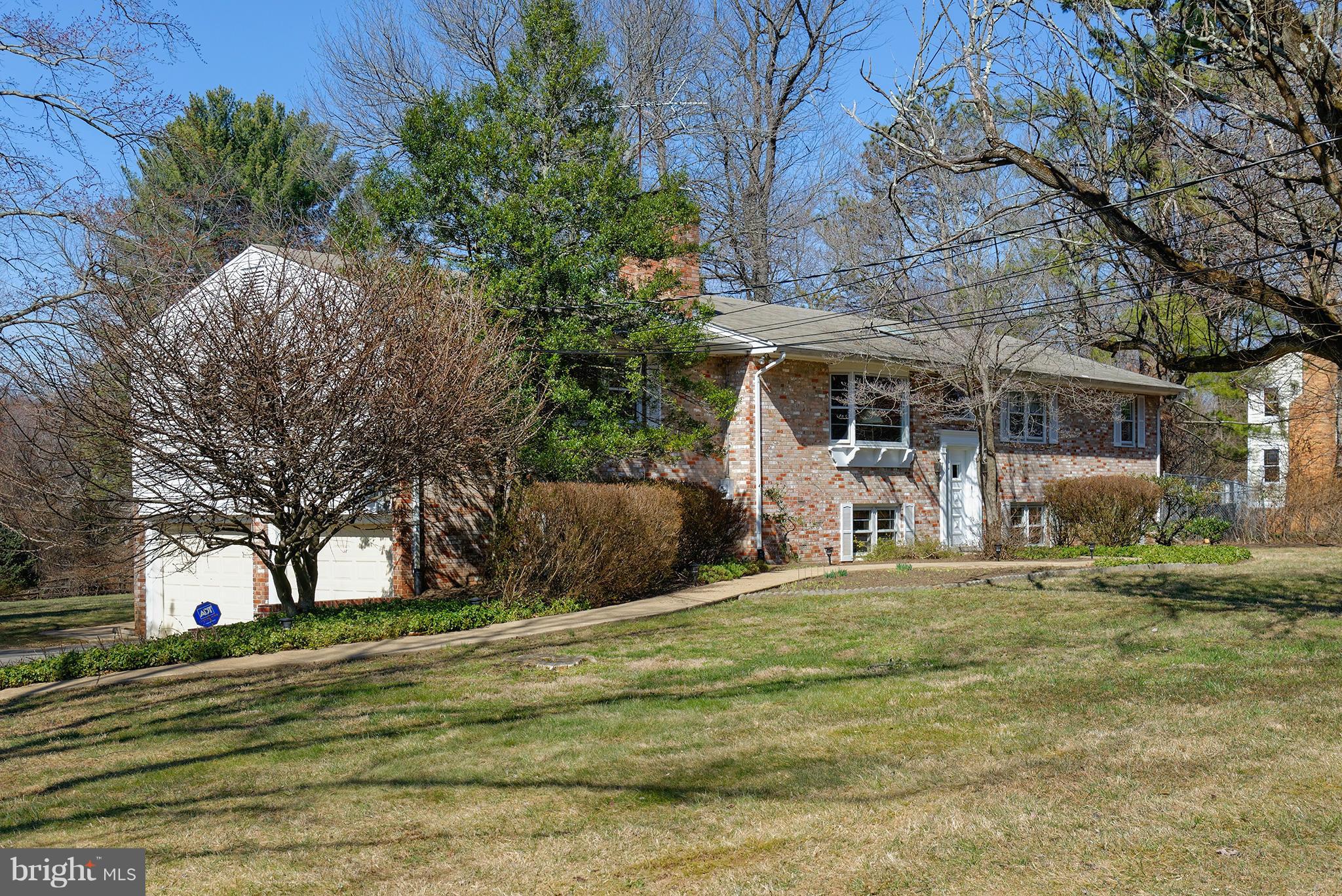 822 Springvale Road Great Falls, VA 22066 - Photo 23 of 28 Exterior (Front)