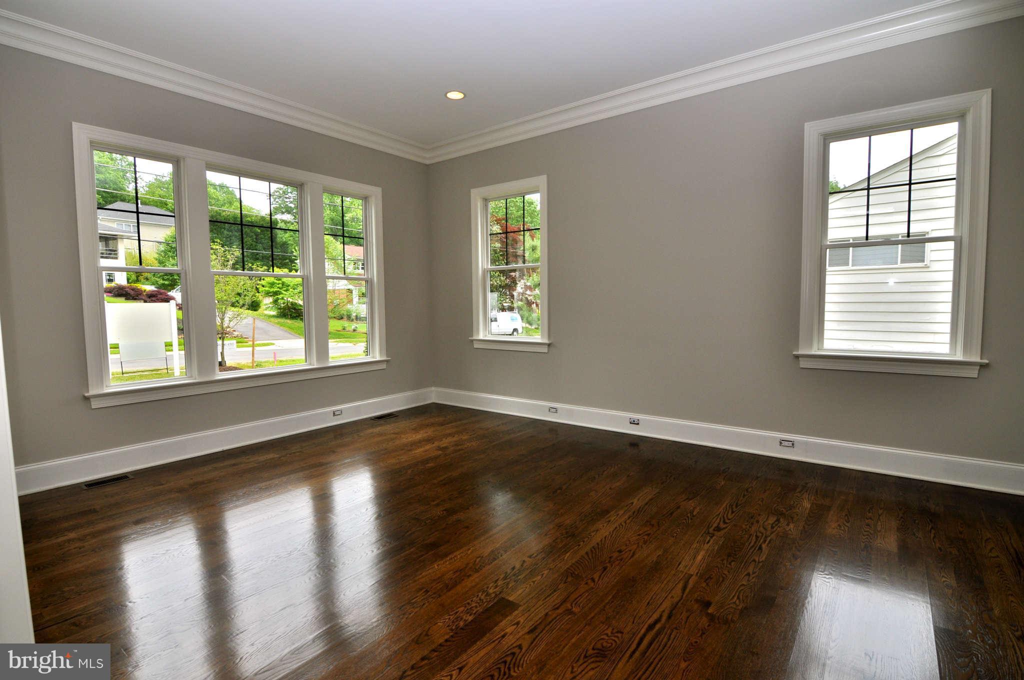 6510 East Halbert Road Bethesda, MD 20817 - Photo 2 of 27 Living Room
