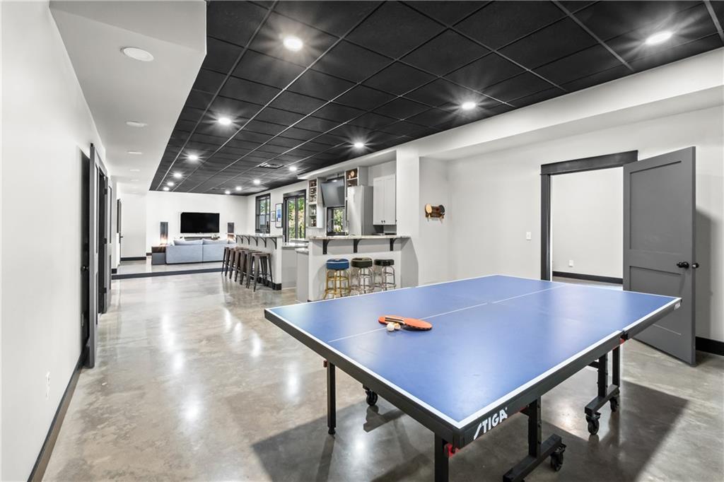 211 McMichael Road Carnegie, PA 15106 - Photo 36 of 50 a view of kitchen and dining room with furniture