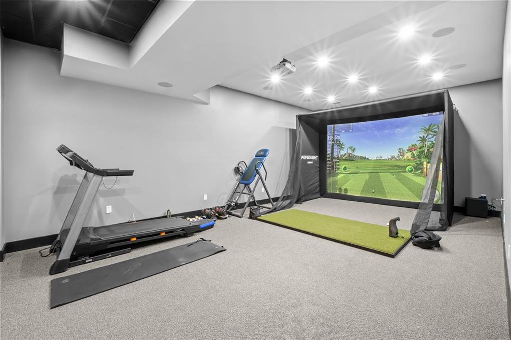 211 McMichael Road Carnegie, PA 15106 - Photo 39 of 50 a room with gym equipment