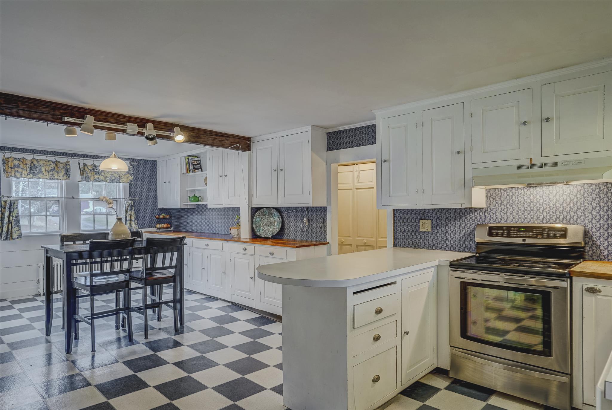 52 North Amherst Road Bedford, NH 03110 - Photo 5 of 34 Gallery Image 5