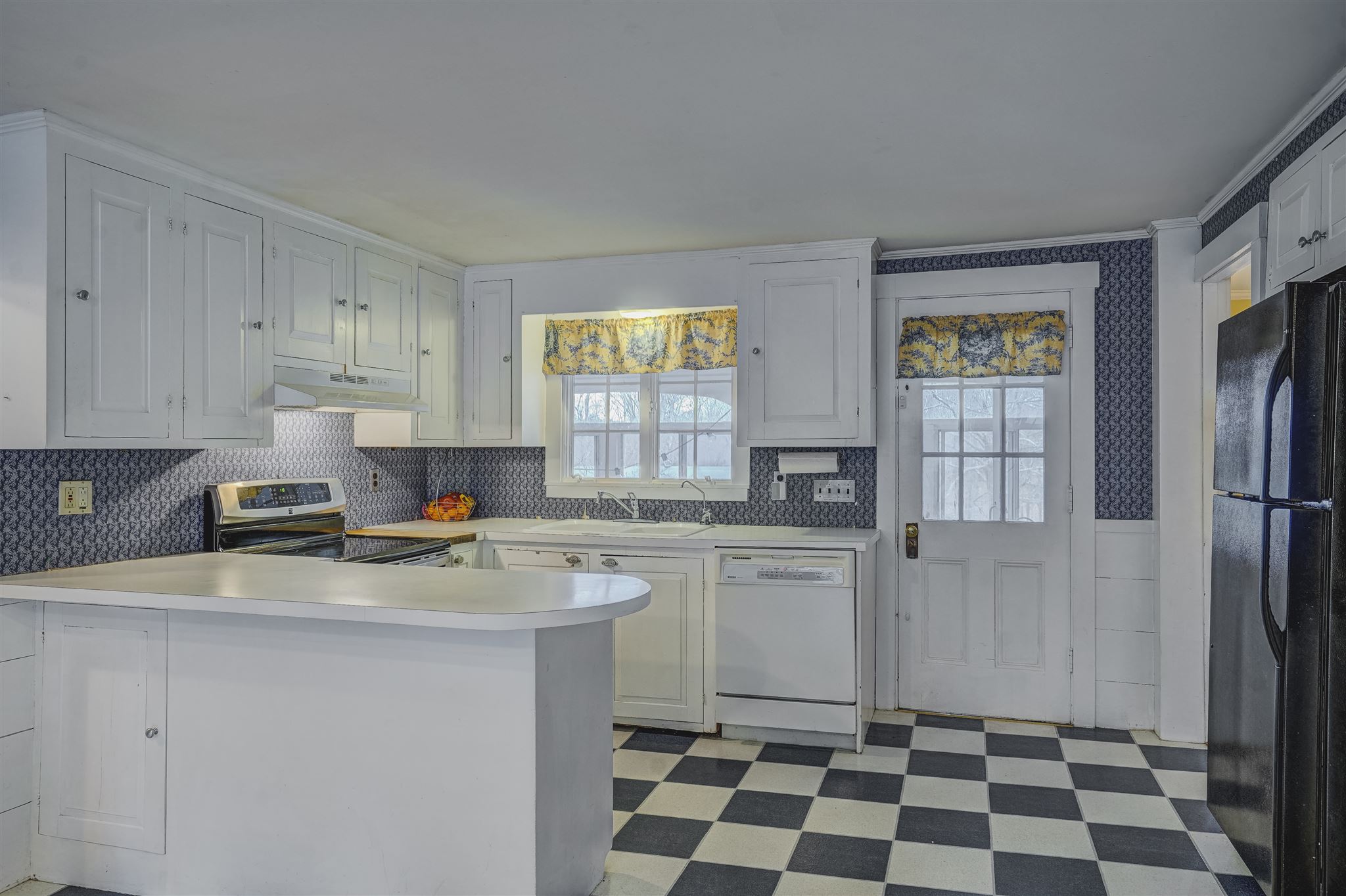 52 North Amherst Road Bedford, NH 03110 - Photo 6 of 34 Gallery Image 6